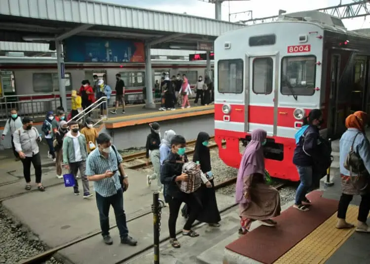 Foto Penambahan Layanan KRL Jabodetabek Pada Malam Tahun Baru