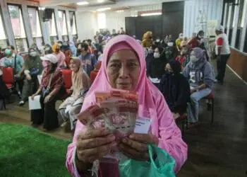 Foto Penyaluran BNT untuk UMKM di Kota Tangerang