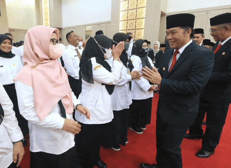 96 Kepala Sekolah dan 58 Pengawas SMA/SMK di Banten Dilantik
