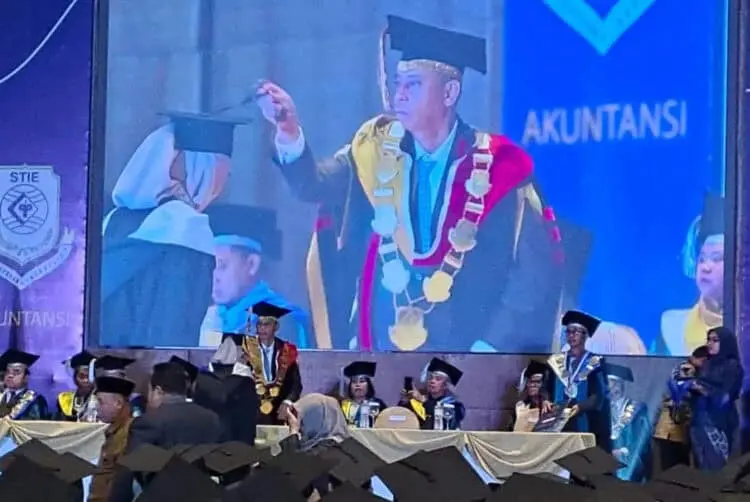 Ratusan Wisudawan STIE PPI Citra Raya Resmi Sandang Gelar Sarjana