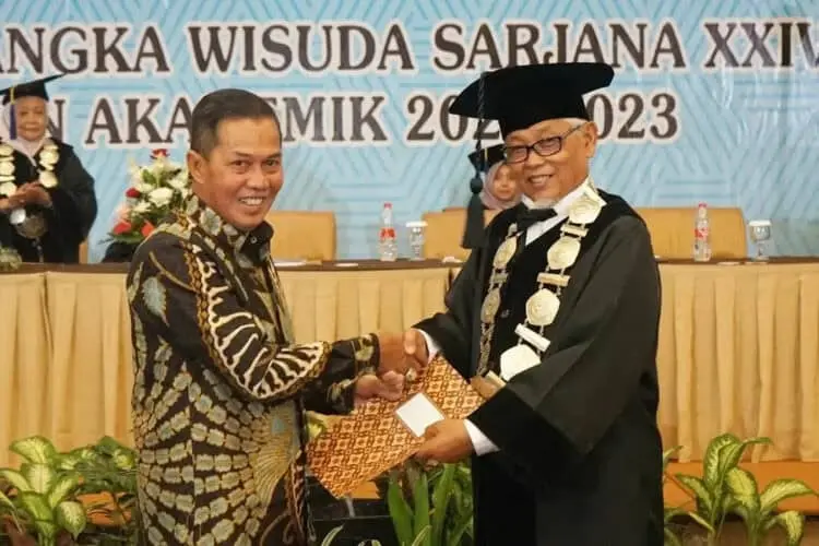 STIA Maulana Yusuf Banten Gelar Wisuda ke-24, Djasuro Surya : Perlu Perjuangan Keras Lagi