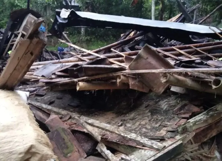 Sekeluarga di Saketi Pandeglang Nyaris Tertimpa Reruntuhan Rumah, Kini Diungsikan Sementara