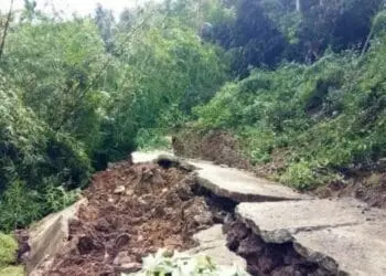 Digerus Longsor, Jalan Penghubung Kampung di Lebak Putus