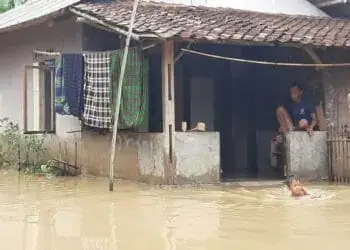 Kisah Jaja yang Gagal Tidur Nyenyak Gegara Sungai Ciujung Meluap