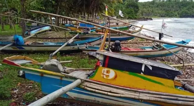 Cuaca Buruk, Nelayan di Lebak Alih Profesi Jadi Petani dan Tukang Ojek