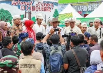 Acara Bhakti Sosial Gerakan Bersama Pelayanan MKJP (Gerebek) tahun 2023, dalam rangka Hari Ulang Tahun Persit Candra Kirana ke-77, yang dilaksanakan bersama BKKBN RI, Pemprov Banten, Korem Maulana Yusuf 064 dan Ikatan Bidan Indonesia (IBI), di Terminal Ciboleger, Kecamatan Leuwidamar, Kabupaten Lebak, Rabu (18/1/2023). (ISTIMEWA)