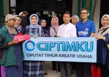 Komunitas Ciptimku Bagikan Nasi Box