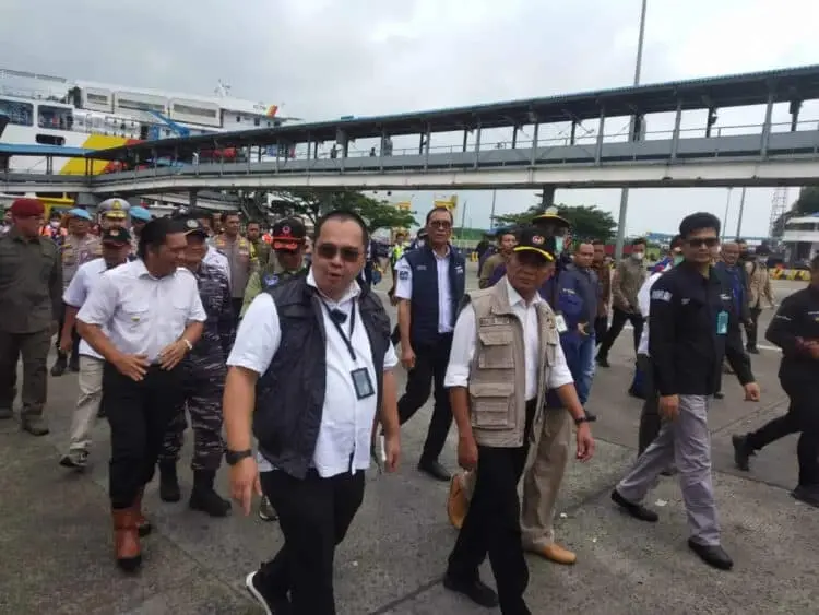 Kunjungi Pelabuhan Merak, Menko PMK Janji Akan Ada Perluasan Parkir dan Peningkatan Kapasitas Pelabuhan