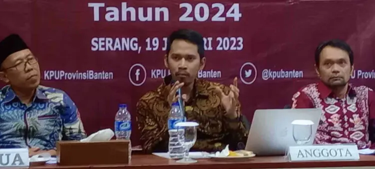 Komisi Pemilihan Umum (KPU) Provinsi Banten, melaksanakan uji publik terhadap rancangan penataan Daerah Pemilihan (Dapil) dan alokasi kursi anggota DPRD Provinsi Banten, pada Pemilu tahun 2024 pasca putusan Mahkamah Konstitusi (MK) Nomor 80/PUU-XX/2022, perihal pengujian Undang-Undang Nomor 7 tahun 2017 tentang, Pemilihan Umum (Pemilu) terhadap Undang-Undang Dasar Negara Republik Indonesia Tahun 1945. (LUTHFI/SATELITNEWS.COM)