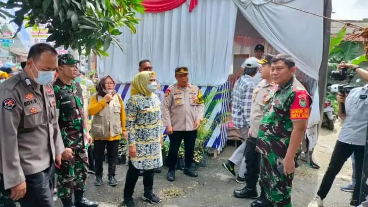 Tinjau Pos PAM Nataru, Bupati Tatu: Mari Terus Berdoa Untuk Kebaikan Bangsa