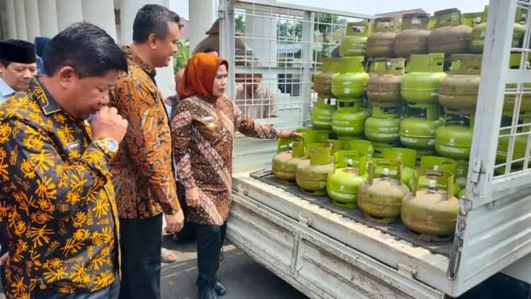 Hiswana Migas Banten Salurkan Bantuan Elpiji 3 Kg untuk 200 Pelaku UMKM di Kabupaten Serang