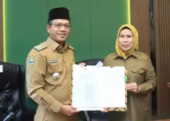Penandatanganan Kerjasama antara Bupati Serang Ratu Tatu Chasanah dengan Bupati Bandung M. Dadang Supriatna, di Pendopo Bupati Bandung, Jawa Barat, Senin (30/1/2023). (ISTIMEWA)
