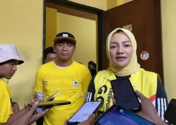 Anggota Komisi III DPR RI, Adde Rosi Khoerunnisa, sedang di wawancarai wartawan, di gedung DPD Golkar Pandeglang, beberapa waktu lalu. (DOKUMEN/SATELITNEWS.COM)
