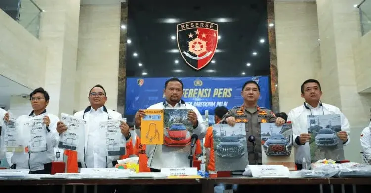 Polri Tangkap 13 Penjahat Perbankan Modus Aplikasi Palsu