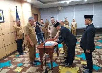 Benyamin Davnie Lantik Kepala Pelaksana BPBD dan Staf Ahli