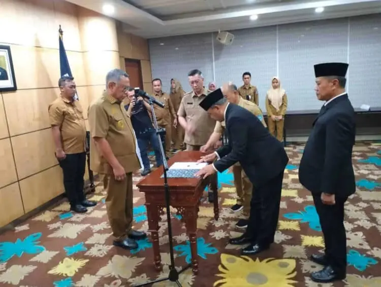 Benyamin Davnie Lantik Kepala Pelaksana BPBD dan Staf Ahli