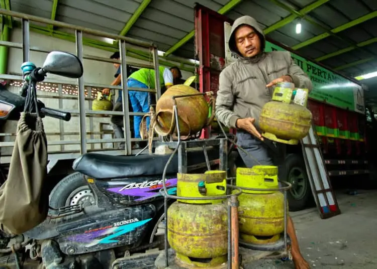 Foto Rencana Pembelian Gas Elpiji Subsidi Menggunakan KTP