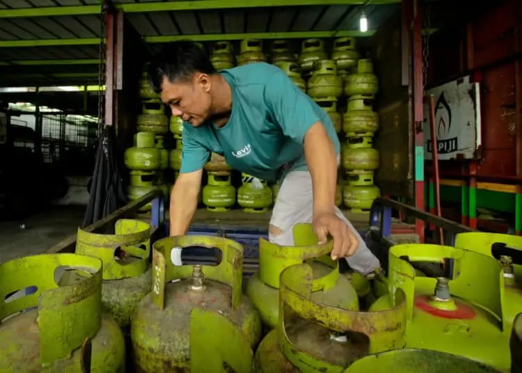 Foto Rencana Pembelian Gas Elpiji Subsidi Menggunakan KTP