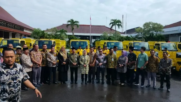 Optimalkan Penanganan Sampah, Pemkab Serang Salurkan Puluhan Armada Angkutan