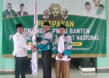 PJ Gubernur Banten Al Muktabar, lepas ratusan kontingen Porseni NU 2024, Jumat (13/1/2023). (ISTIMEWA)