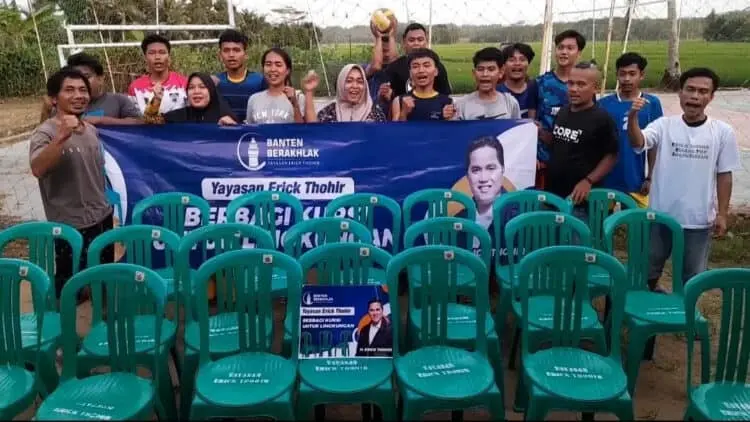 Bantuan Kursi Plastik Disebar, Yayasan Eric Thohir Berkomitmen akan Terus Berbagi di Pandeglang