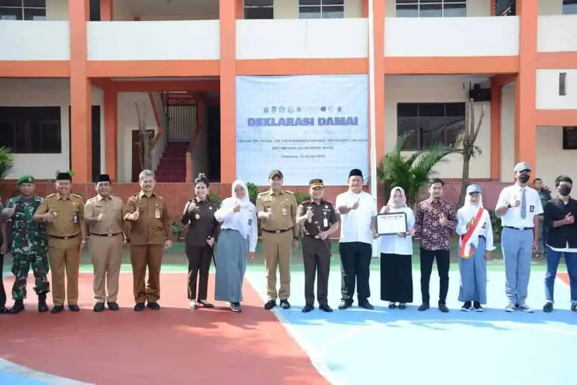Deklarasi Damai Pelajar SMK Kabupaten Tangerang Antisipasi Tawuran Disaksikan Kajati Banten Deklarasi Damai Pelajar SMK Kabupaten Tangerang Antisipasi Tawuran Disaksikan Kajati Banten