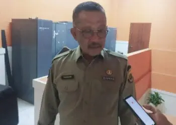 PJ Sekda Banten, M. Tranggono, sedang di wawancara wartawan, Selasa (31/1/2023). (LUTHFI/SATELITNEWS.COM)
