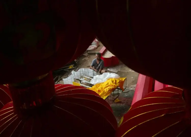 Foto Pembuatan Lampion Jelang Imlek di Tangerang
