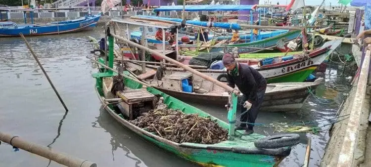 Nelayan Tak Bisa Melaut, Pemkab Tangerang Salurkan Bantuan Logistik