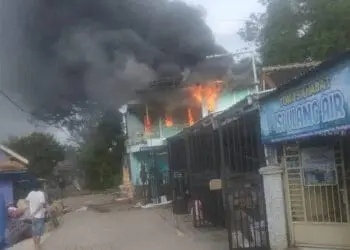 1 Rumah di Kadumerak Pandeglang Terbakar, 2 Unit Armada Damkar Diterjunkan
