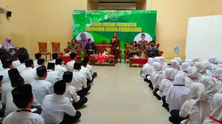 Supaya Santri Melek Hukum, Kejari Pandeglang Lakukan Ini