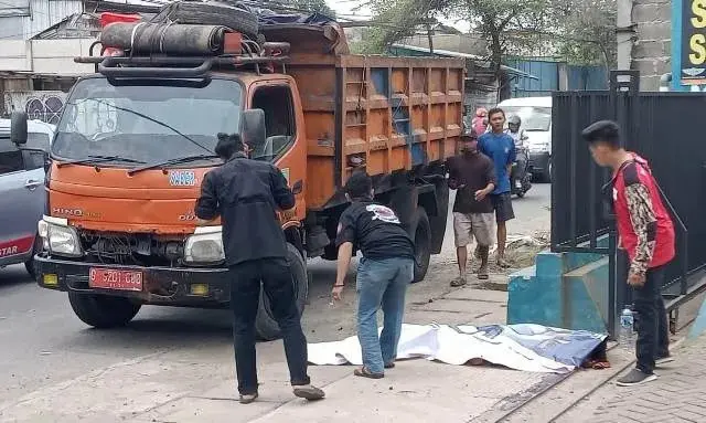 Terjatuh dari Atas Truk, Kernet Armada DLH Kota Tangerang Tewas di Tempat
