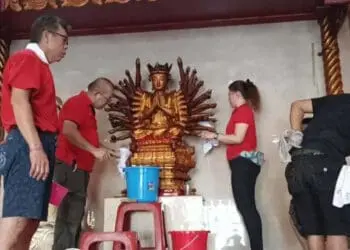Jelang Imlek 2574, Wihara Kwan In Thang Gelar Ritual Cuci Rupang