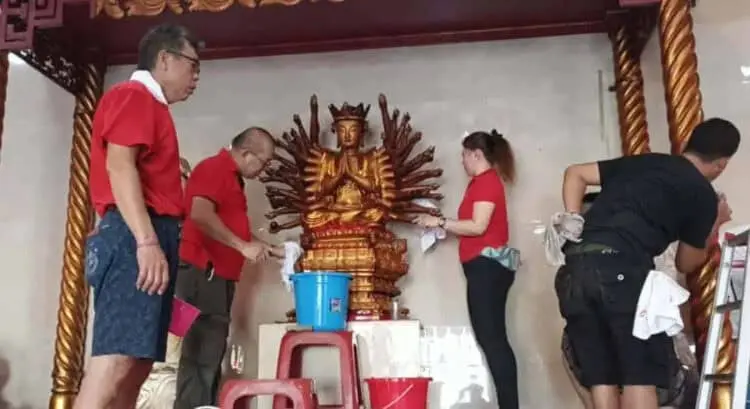 Jelang Imlek 2574, Wihara Kwan In Thang Gelar Ritual Cuci Rupang