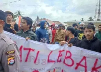 Belasan Tahun Tak Pernah Diperbaiki, Warga Protes Kondisi Jalan Ketapang Lebak
