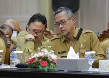 Kepala Distan Provinsi Banten Agus M Tauchid (kiri). (ISTIMEWA)