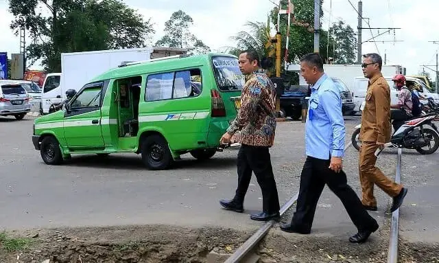 Arief Minta Perumdam TKR Segera Perbaiki Pipa Bocor di Rel KA Tanah Tinggi