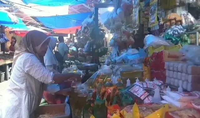 Pasokan Minyak Goreng Subsidi di Pasar Rangkasbitung Langka, Harga Pun Melejit