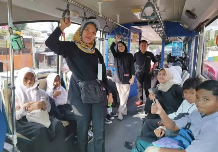 Piknik Keliling Kota Tangerang dengan Bus Jawara