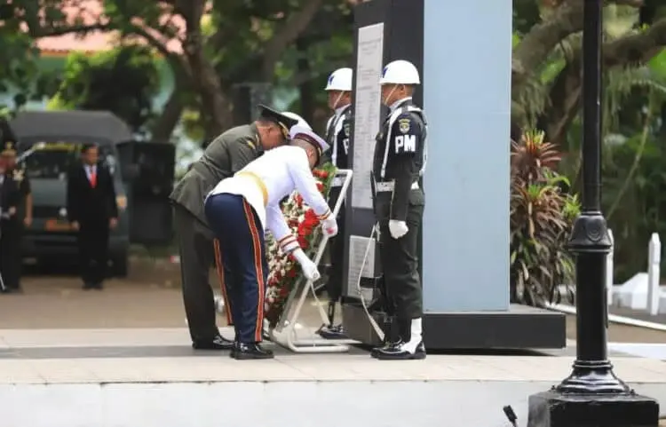 Peringati Peristiwa Lengkong, Kemenhan dan Veteran Tabur Bunga di TMP Taruna
