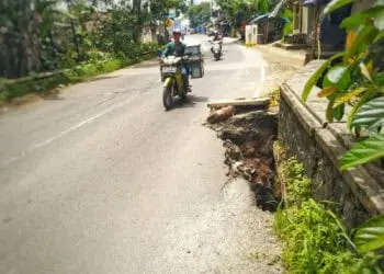 Jembatan Cikadueun Pandeglang Ambrol, Jalur Ke Labuan Terancam Putus