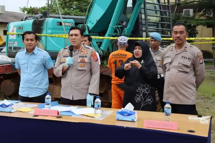 Pengusaha Tambang Ilegal Dibekuk, Digelandang ke Mapolres Serang