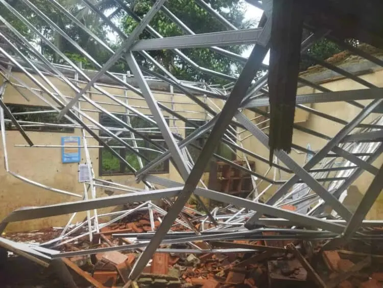 Ruang Kelas Ambruk, Pelajar SDN Cilaja 4 Pandeglang Belajar Bergantian