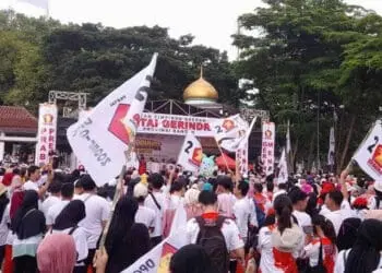 Dewan Pimpinan Daerah (DPD) Partai Gerindra Banten, menggelar acara jalan sehat dan pesta rakyat, dalam rangka memperingati HUT Partai Gerindra ke-15. Acara ini diikuti ribuan peserta, yang terdiri dari kader, organisasi sayap, relawan dan masyarakat Banten, Minggu (19/2/2023). (LUTHFI/SATELITNEWS.COM)