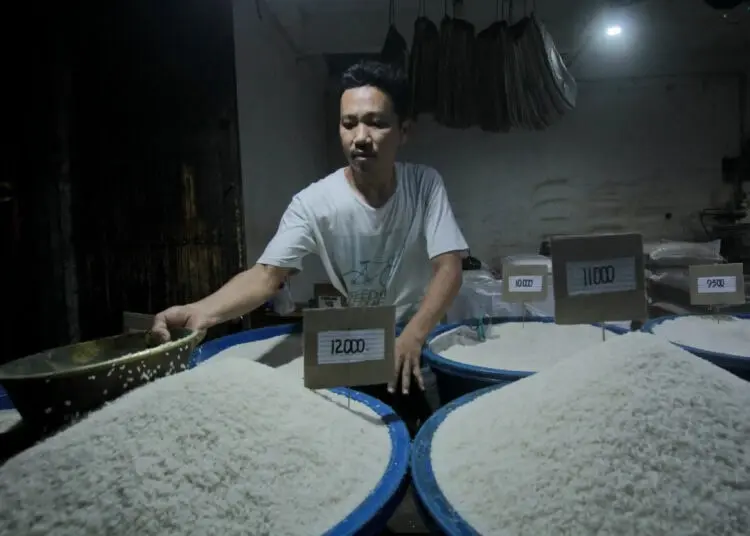Foto Pedagang Beras di Pasar Anyar saat Harga Naik