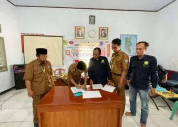 Peserta KKM STISIP Banten Raya Hadiahkan Aplikasi SI PEDE untuk Desa Sukadame Pandeglang