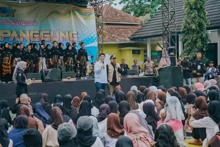 Kreatif dan Inovatif, Bentang Panggung Yumaga SMPN 3 Pandeglang Diapresiasi Rizki Natakusumah