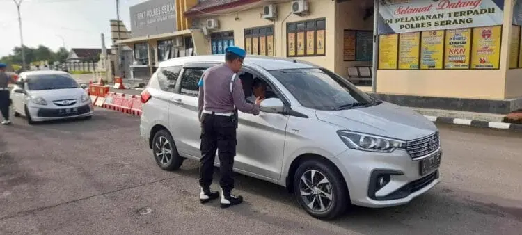 Propam Polres Serang Periksa Kelengkapan Dokumen dan Senpi