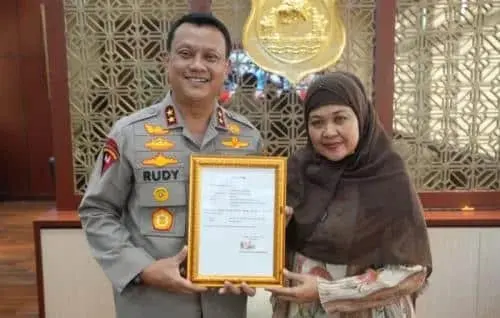 Terima Peninggalan Dalang Ki Manteb Soedarsono, Kapolda Banten : Nilai Sejarah yang Tinggi