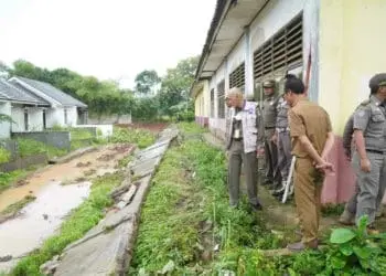 Sebabkan Tembok Sekolah Ambruk, Aktivitas Galian Tanah di Cisoka Dihentikan